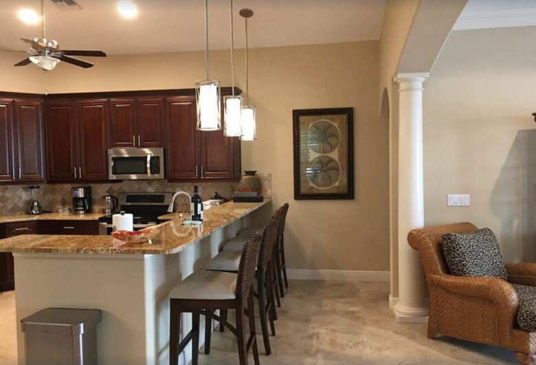 Kitchen with eat-in bar