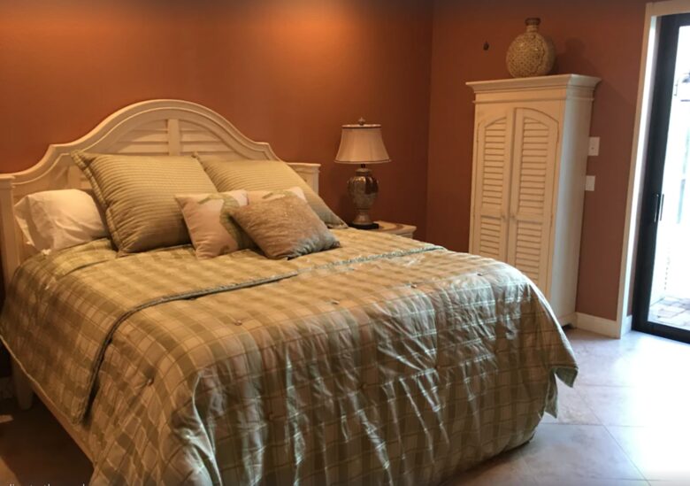 Master bedroom with sliding doors to pool