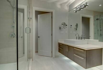 Home Exchange in Vancouver, BC, Canada master bathroom