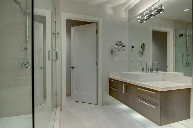Home Exchange in Vancouver, BC, Canada master bathroom