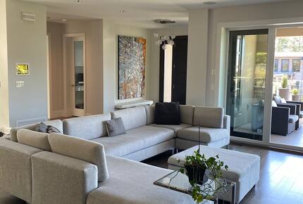 Home Exchange in Vancouver, BC, Canada family room