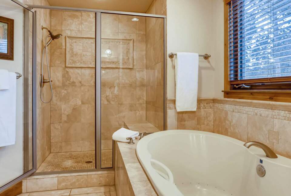 Master ensuite bathroom