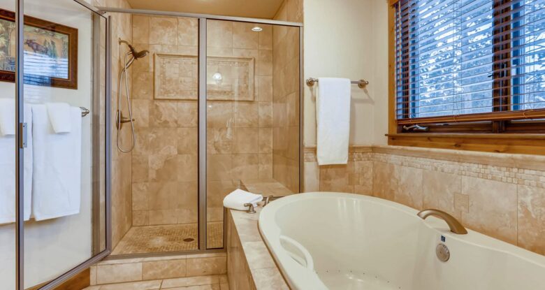 Master ensuite bathroom