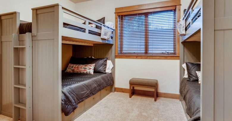 Bunk room with 2X twin bunks