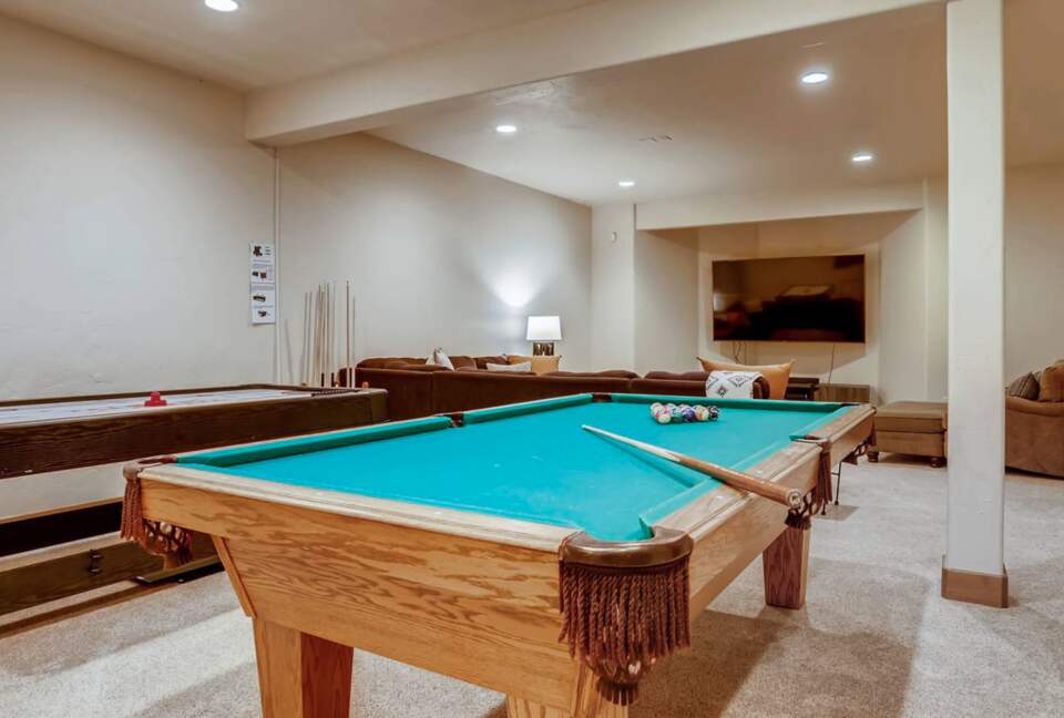 Rec room with pool table and ping pong