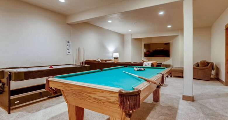 Rec room with pool table and ping pong