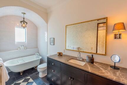 Home Exchange in San Miguel de Allende, Guanajuato Mexico king bath