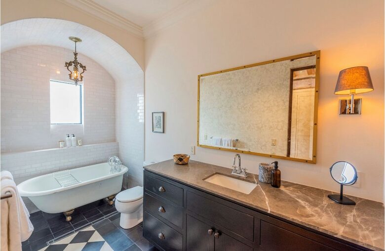 Home Exchange in San Miguel de Allende, Guanajuato Mexico king bath