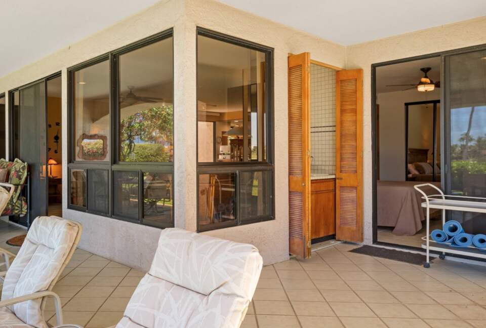 Lanai sink and access to bedroom