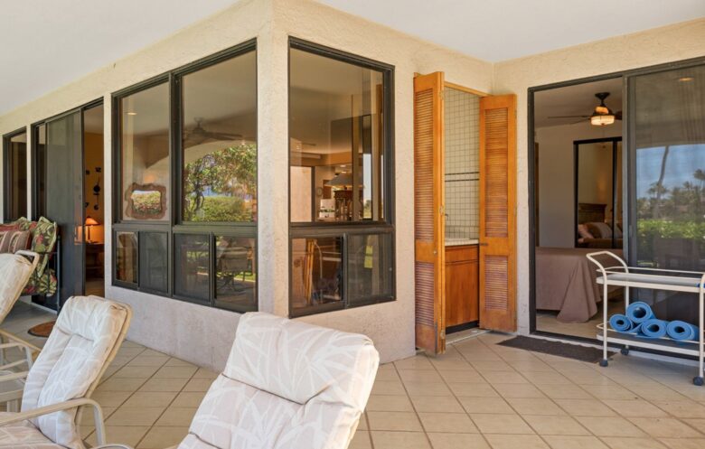 Lanai sink and access to bedroom
