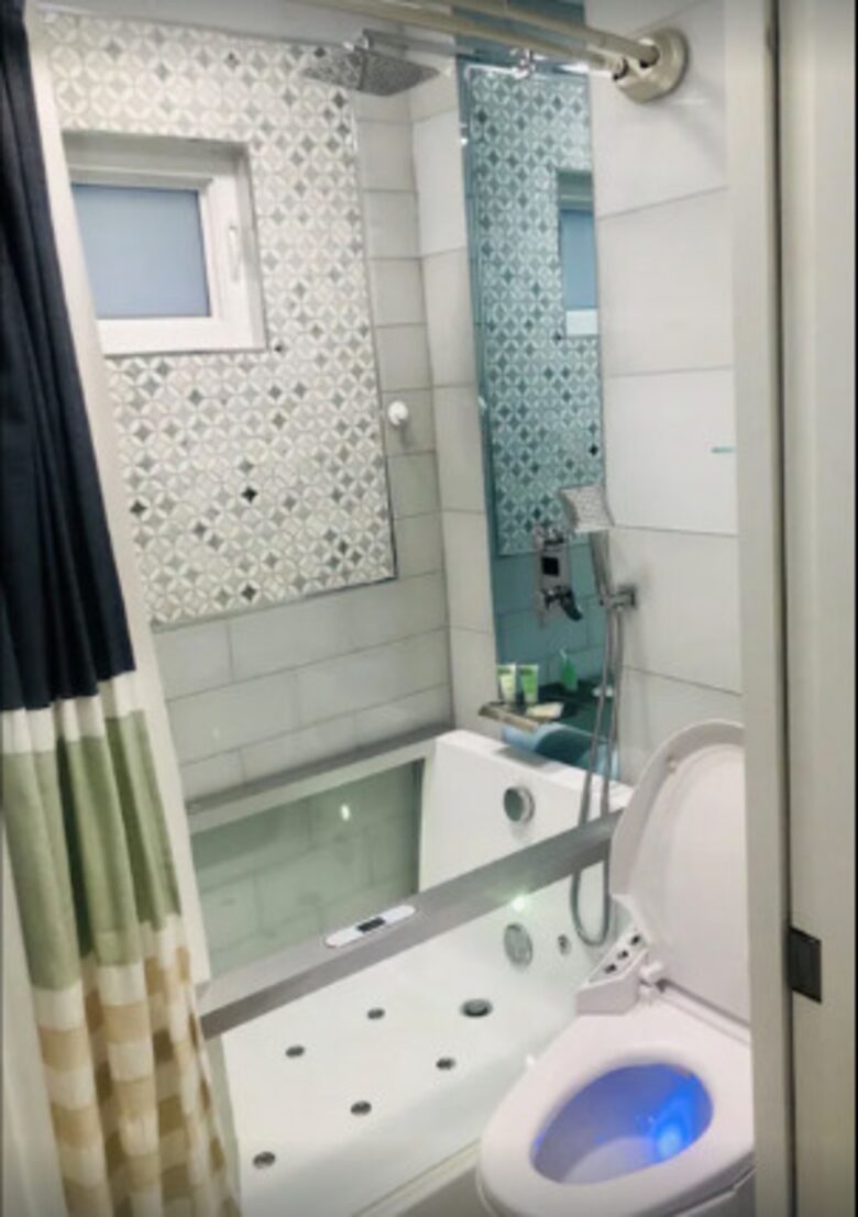 Master bath whirlpool tub