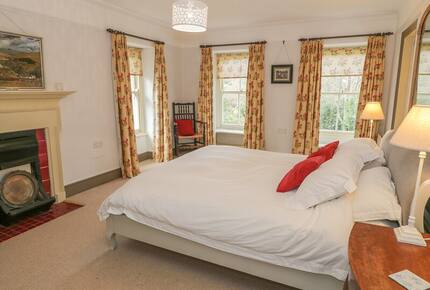 Historic Welsh Coastal Flat - Portmeirion, United Kingdom