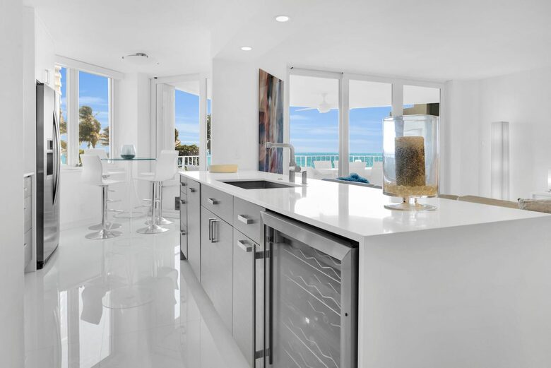 Stunning Beachfront Apartment - Boca Raton, Florida