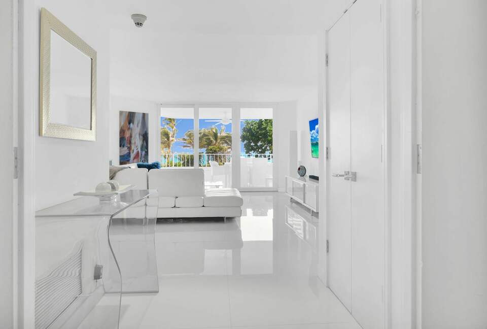 Stunning Beachfront Apartment - Boca Raton, Florida