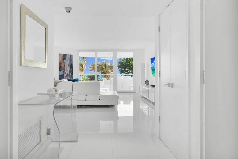 Stunning Beachfront Apartment - Boca Raton, Florida