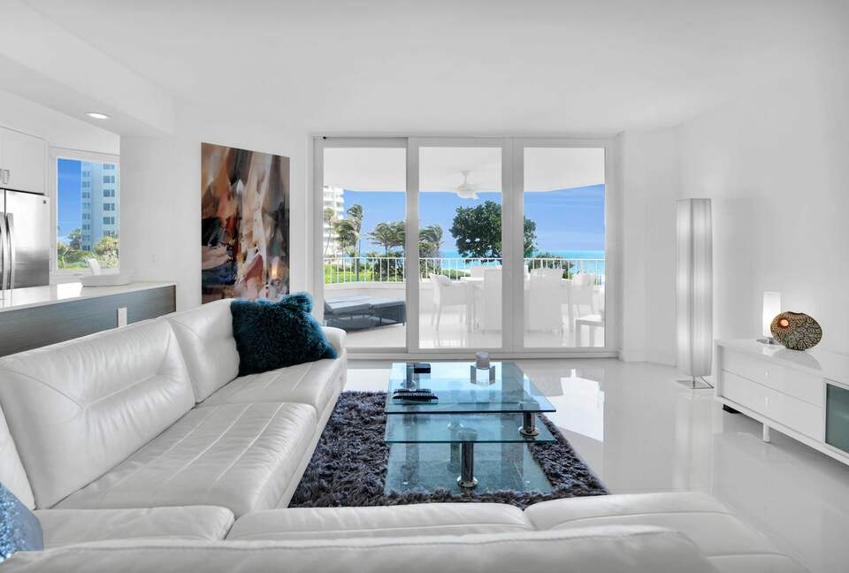 Stunning Beachfront Apartment - Boca Raton, Florida