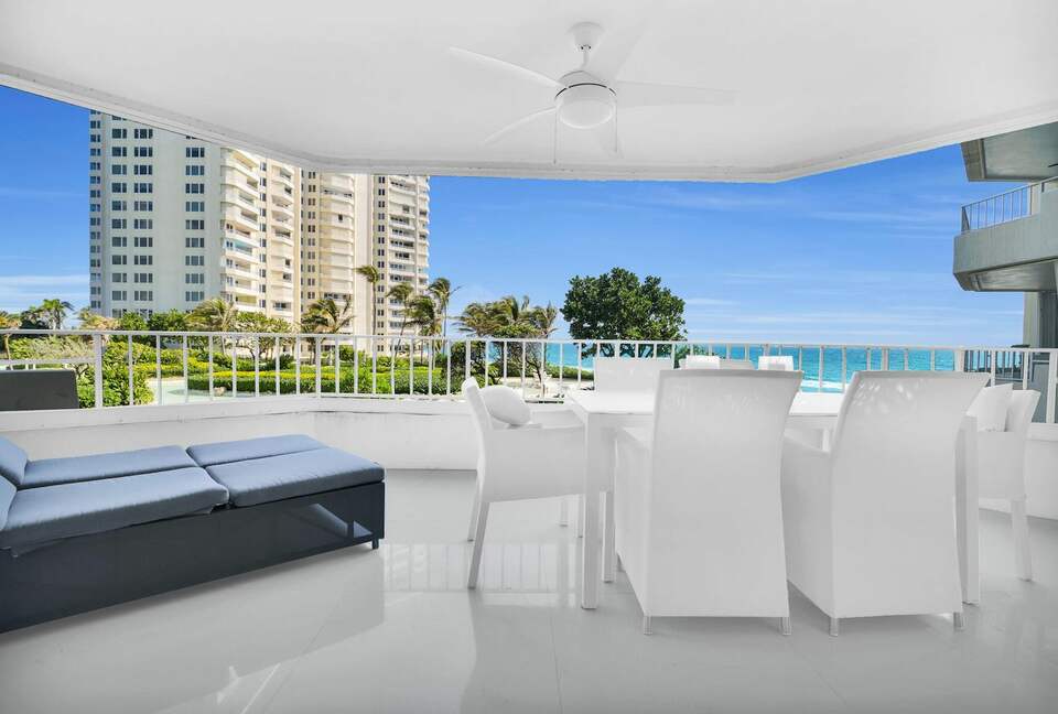 Stunning Beachfront Apartment - Boca Raton, Florida