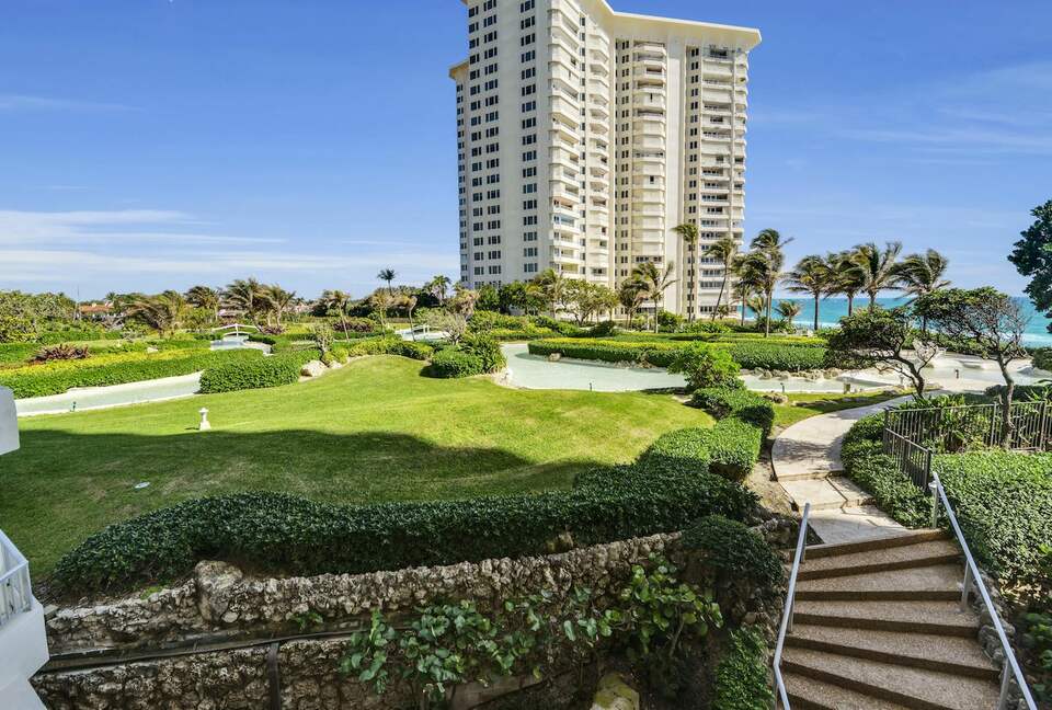 Stunning Beachfront Apartment - Boca Raton, Florida