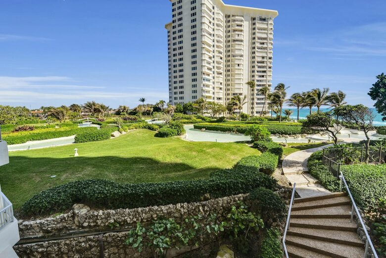 Stunning Beachfront Apartment - Boca Raton, Florida