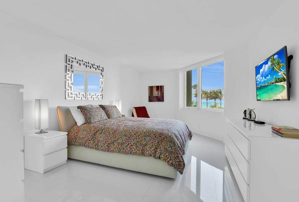 Stunning Beachfront Apartment - Boca Raton, Florida