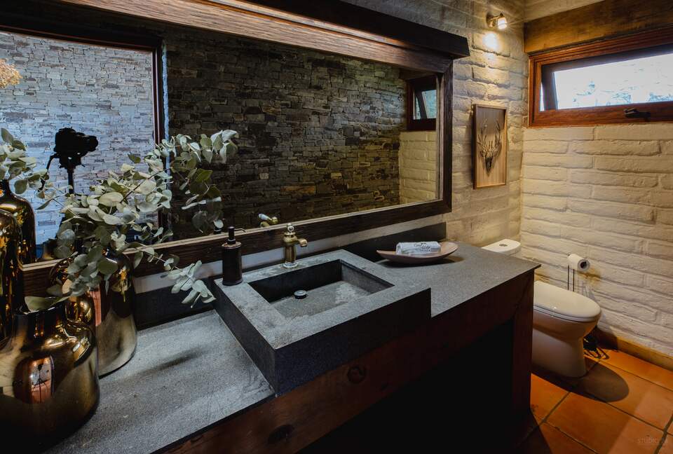 Home Exchange in Tapalpa, Jalisco, Mexico bathroom