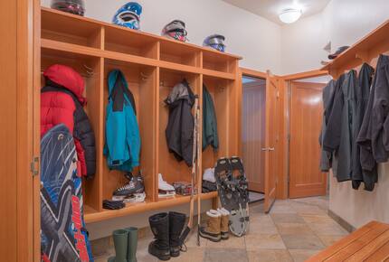 Blue Lantern Lodge - Big Lake, Alaska