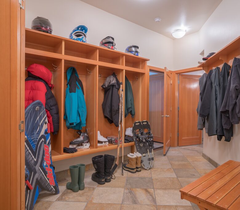 Blue Lantern Lodge - Big Lake, Alaska