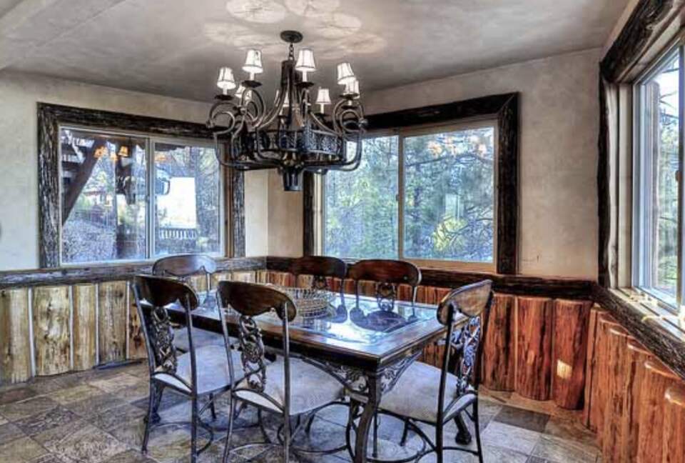 Home Exchange in Big Bear Lake, CA dining room