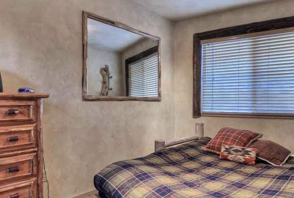Home Exchange in Big Bear Lake, CA guest bedroom