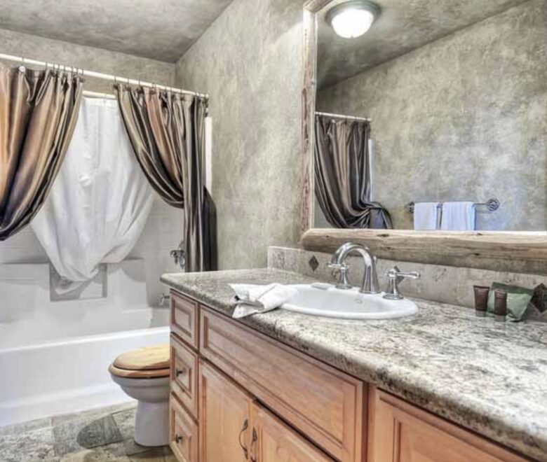 Home Exchange in Big Bear Lake, CA guest bathroom