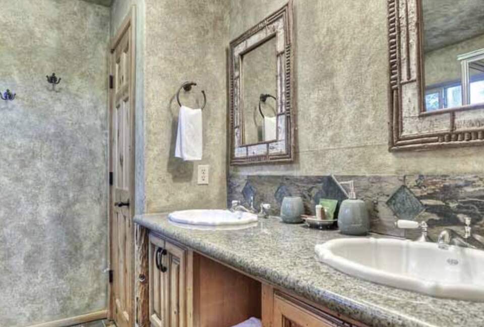 Home Exchange in Big Bear Lake, CA guest bathroom
