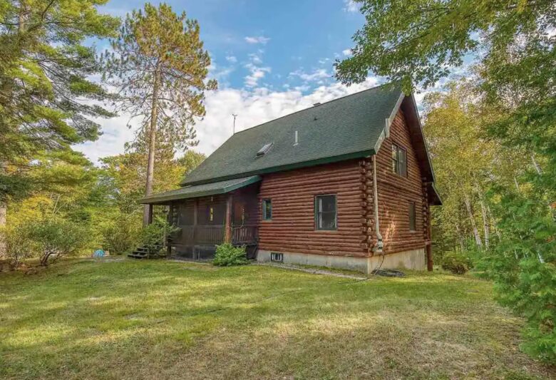 Starlight Cabin Ten Acre Retreat - Center Ossipee, New Hampshire