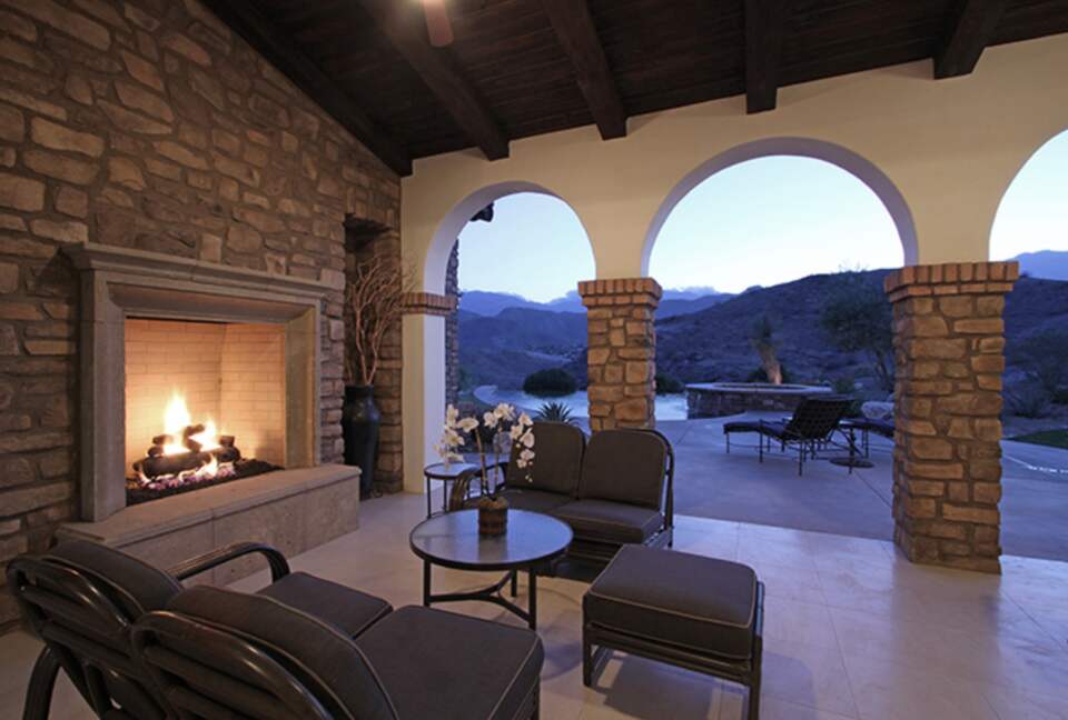 Covered patio with firerplace