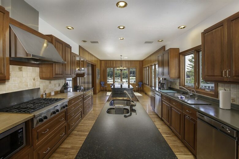 Home Exchange in Eagle River, WI gourmet kitchen