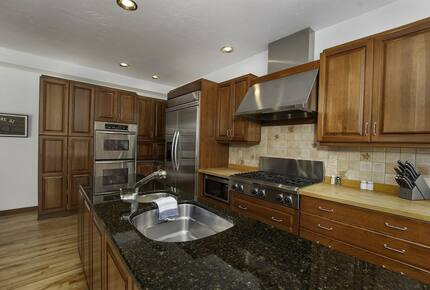 Home Exchange in Eagle River, WI kitchen with high end upgrades