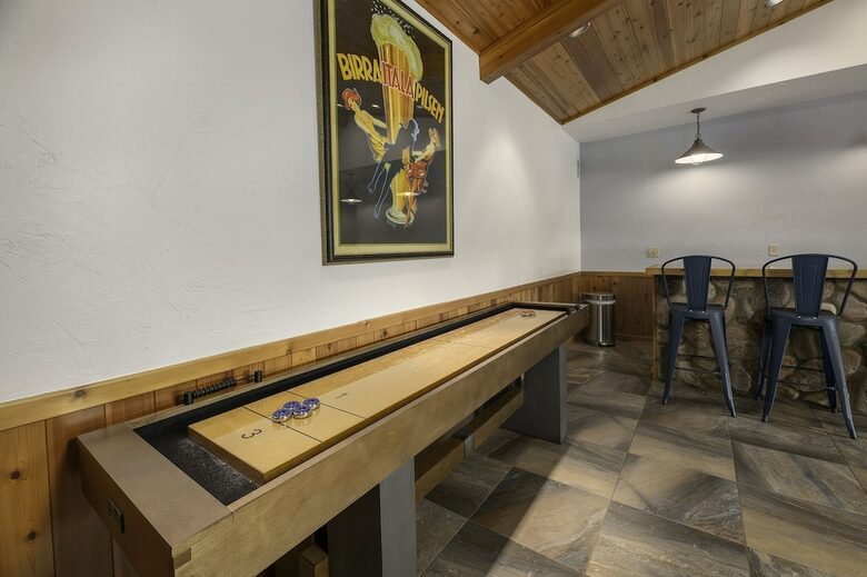Home Exchange in Eagle River, WI game room