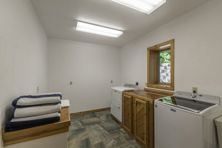 Home Exchange in Eagle River, WI laundry room