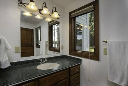 Home Exchange in Eagle River, WI shipwrecked en suite