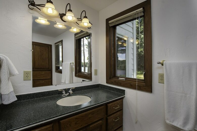 Home Exchange in Eagle River, WI shipwrecked en suite