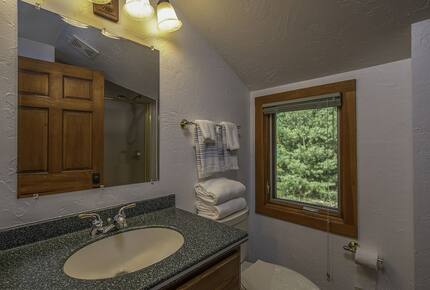 Home Exchange in Eagle River, WI starboard en suite