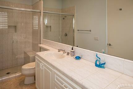 Home Exchange in La Quinta, CA bunk room bathroom