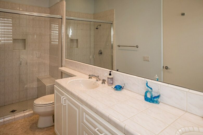 Home Exchange in La Quinta, CA bunk room bathroom
