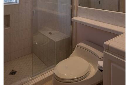 Home Exchange in La Quinta, CA guest bathroom