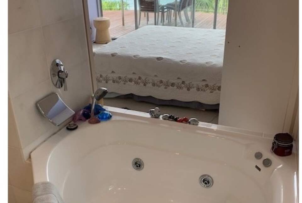 Unforgettable Ocean Escape - Whale Beach/Sydney, Australia