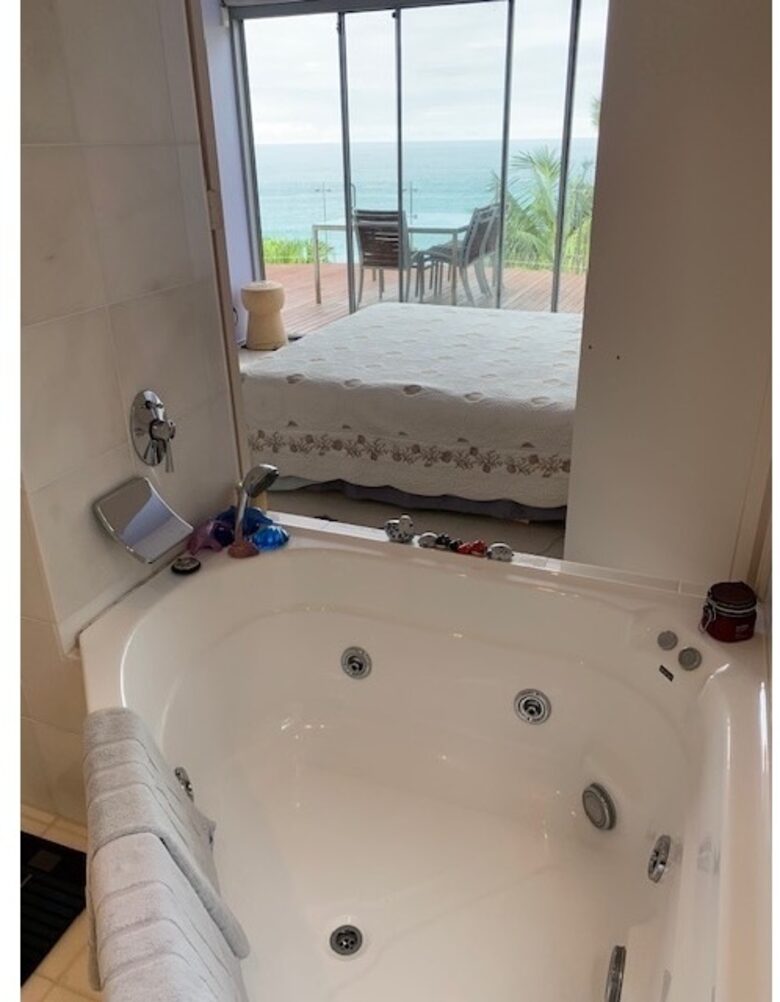 Unforgettable Ocean Escape - Whale Beach/Sydney, Australia