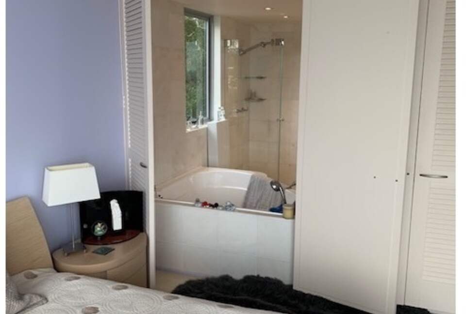 Home Exchange in Sydney, Australia master bedroom