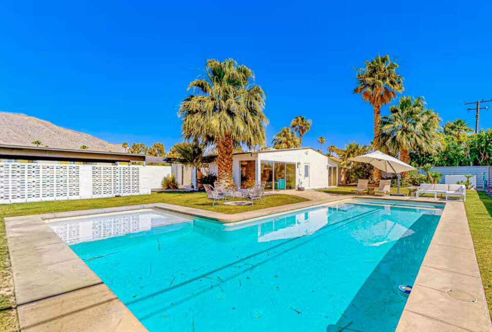 Palm Springs Stylish Retreat