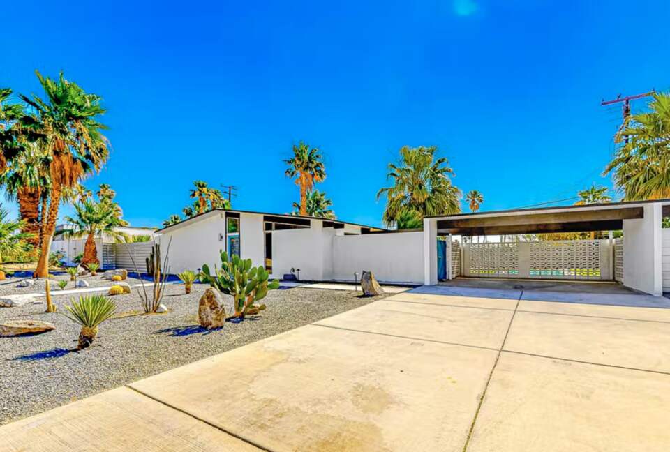 Palm Springs Stylish Retreat