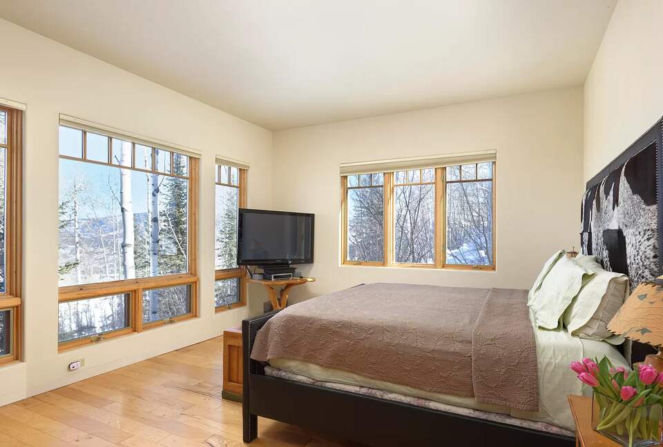 Home Exchange in Snowmass Village master bedroom
