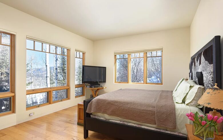 Home Exchange in Snowmass Village master bedroom
